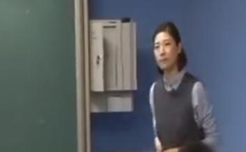 2017年初中《道德與法治》課堂教學優質課比賽視頻《堅持國家利益至上》鄭州外國語中學