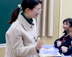 СWӢZ̎|nِգPEP Book7 Unit5 What does he do B Let's try talk